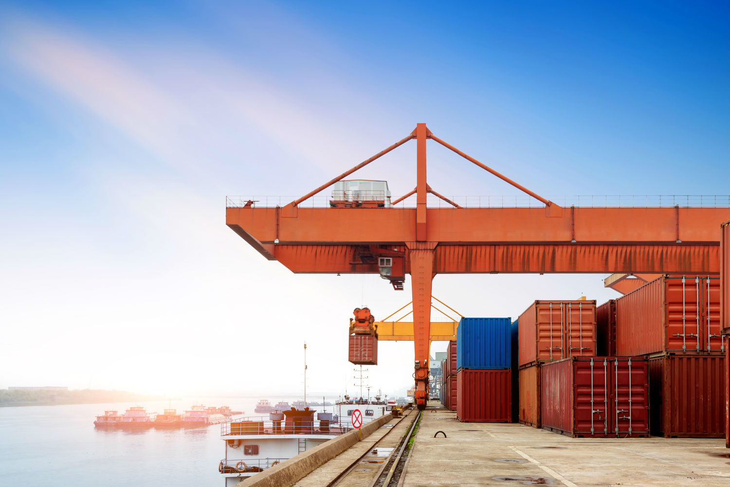 亚马逊美国FBA海运拼箱和整箱收费一样吗？